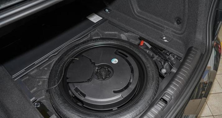 奥迪A4后备胎低音炮拆卸方法是什么?需要哪些工具?